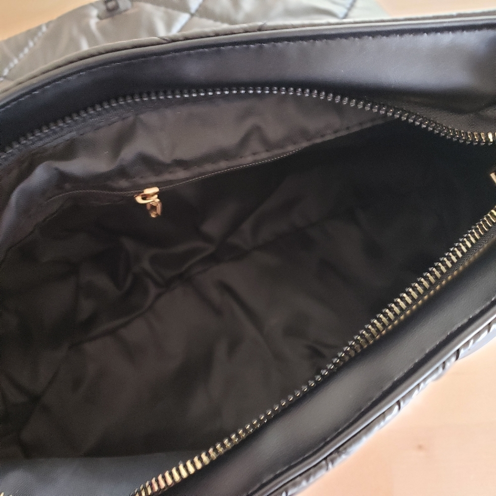 Quilted Crossbody Bag - Picture 4 of 7